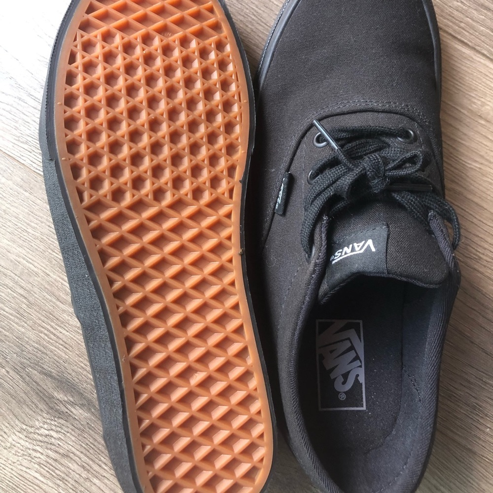 🖤Women’s Black Vans! Size 10